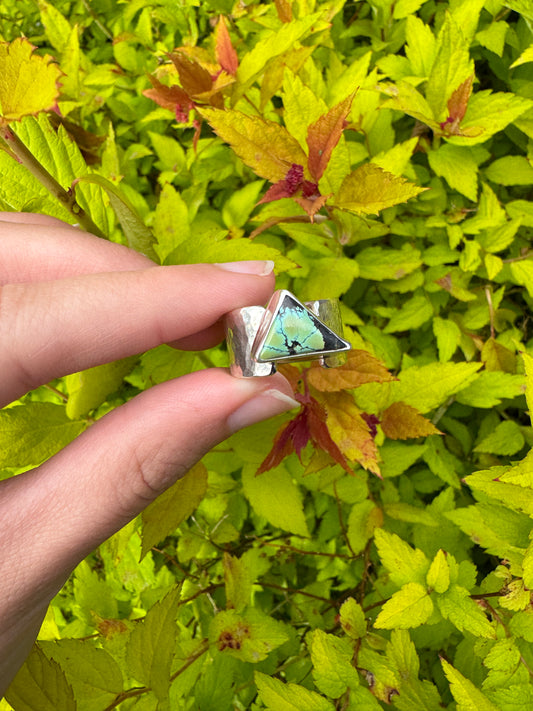 Qingu Turquoise Triangle Hammered Wideband Ring